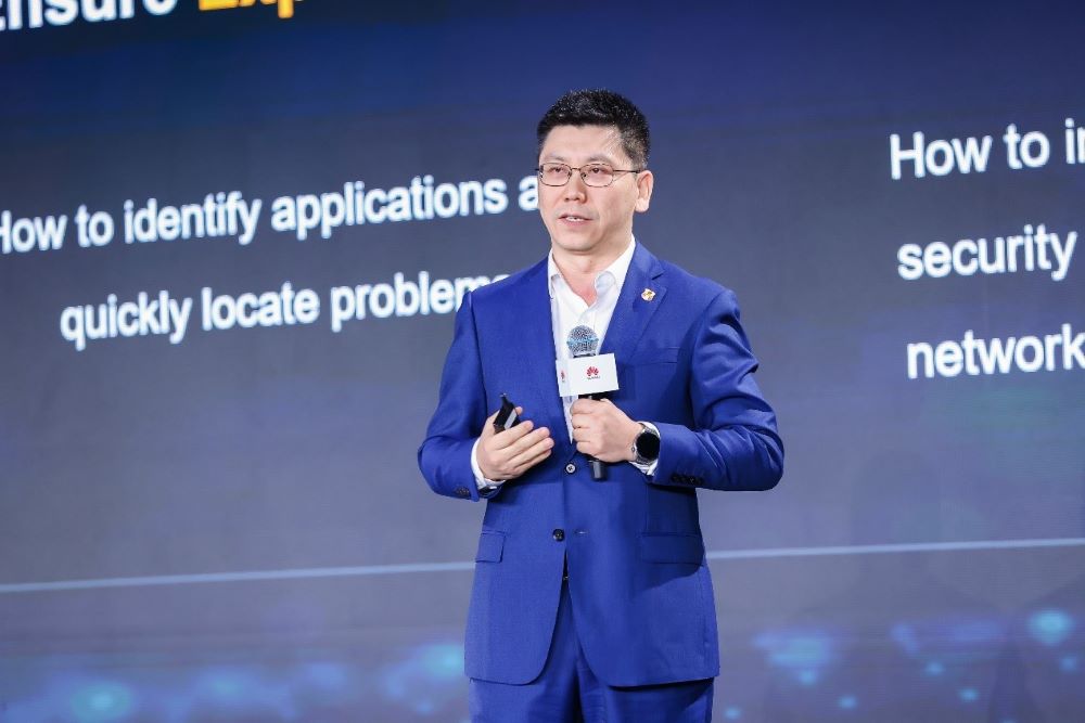 Steven Zhao, Vice President of Huawei Data Communication Product Line, delivering a keynote speech